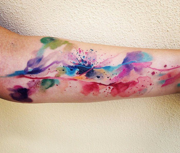 aquarell tattoo unterarm bunte farben
