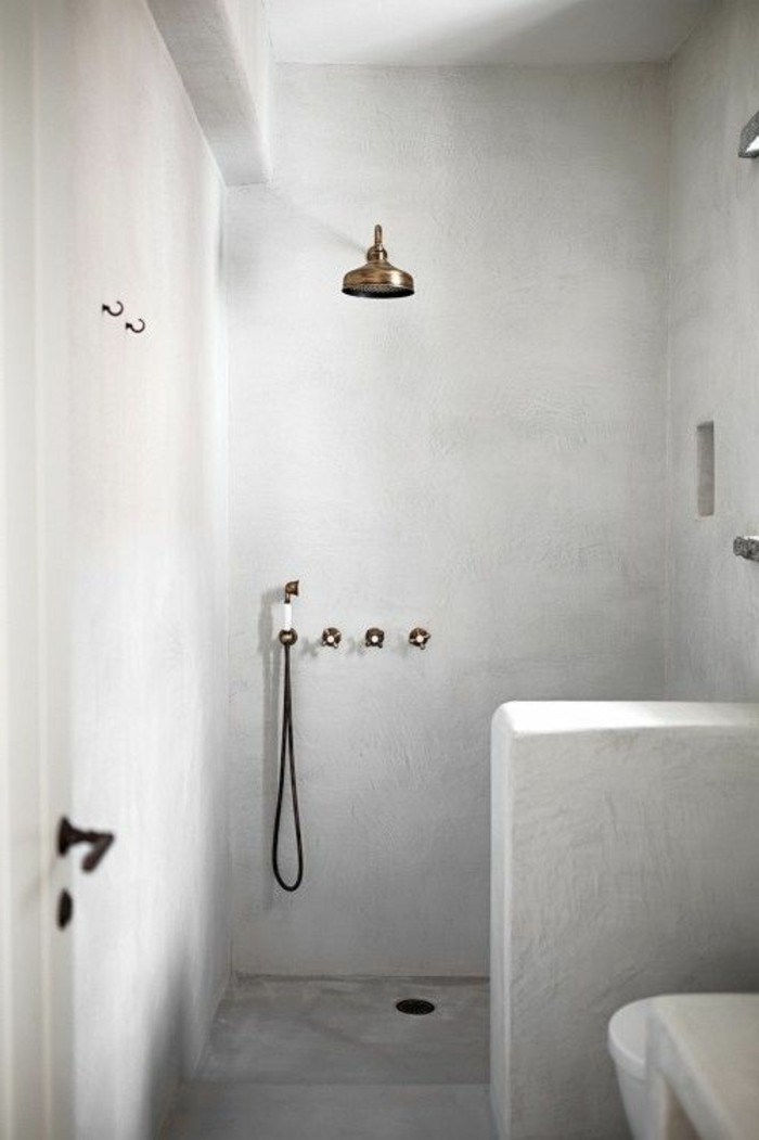 Ebenerdige Dusche - ein Trend im modernen Baddesign und noch etwas mehr