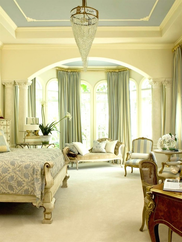 gardinen schlafzimmer elegante grüne vorhänge und cooler kronleuchter