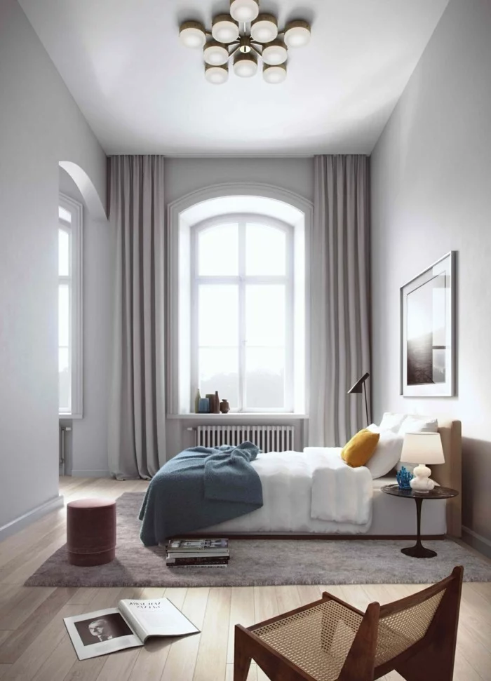 dezente Gardinen für Schlafzimmer in Beige und helle Wandgestaltung