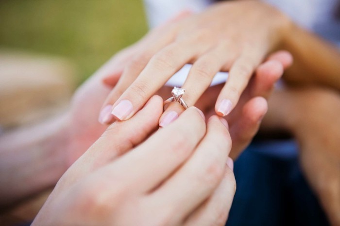 heiratsantrag machen brillantring verlobungsring
