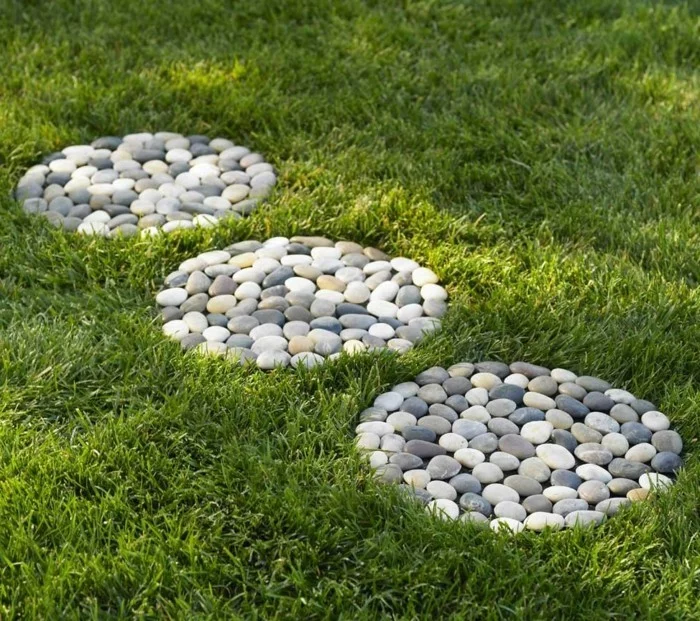 Gartenweg mit Steinen selber machen und kreative Gartendeko basteln