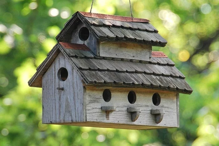 Gartendeko basteln und ein Vogelhaus aus Holz selber bauen