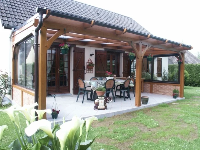 moderne terrassengestaltung gemütliche sitzecke mit hängeampeln