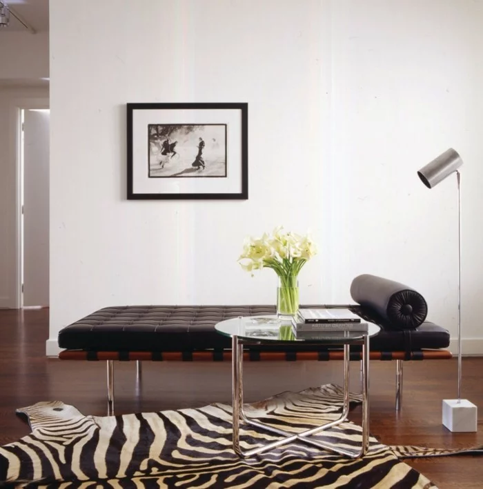 schlafcouch modernes wohnzimmer mit zebra teppich