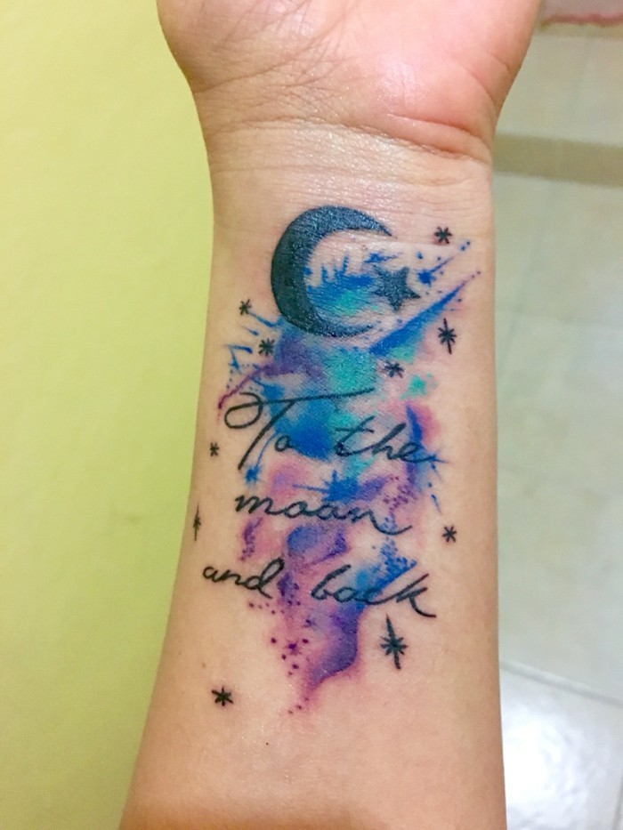 schriften tattoo watercolor to the moon and back