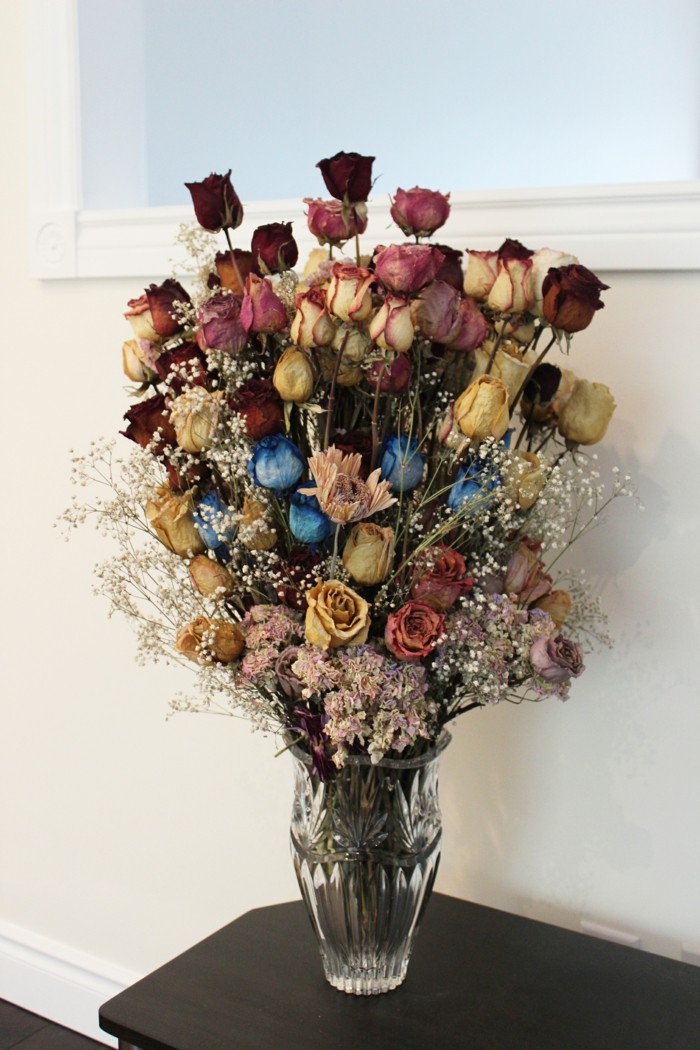 trockenblumen in vase verschönern das zuhause