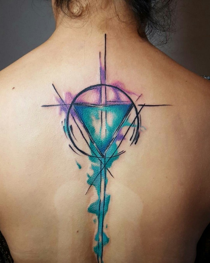watercolor tattoo rücken geometrische muster