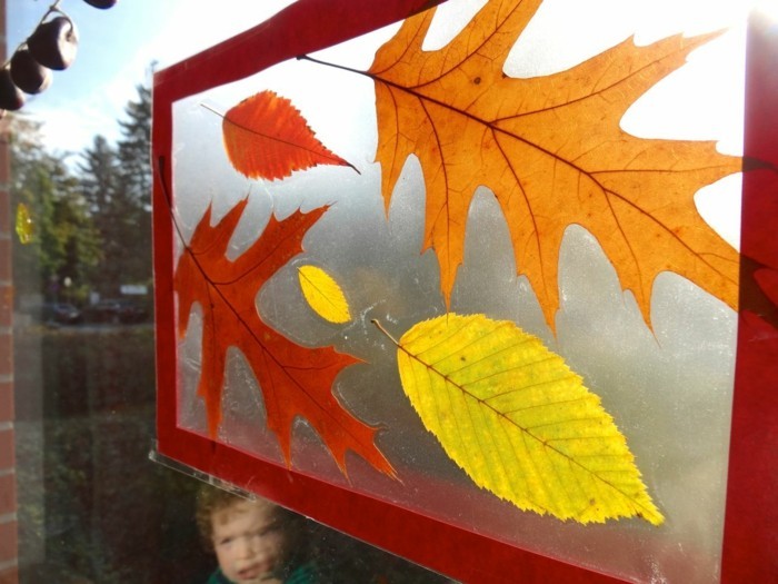 Fensterbilder basteln mit kindern herbstblätter