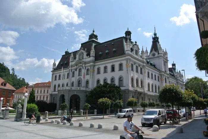 Ljubljana Kongressplatz monumentale Bauten