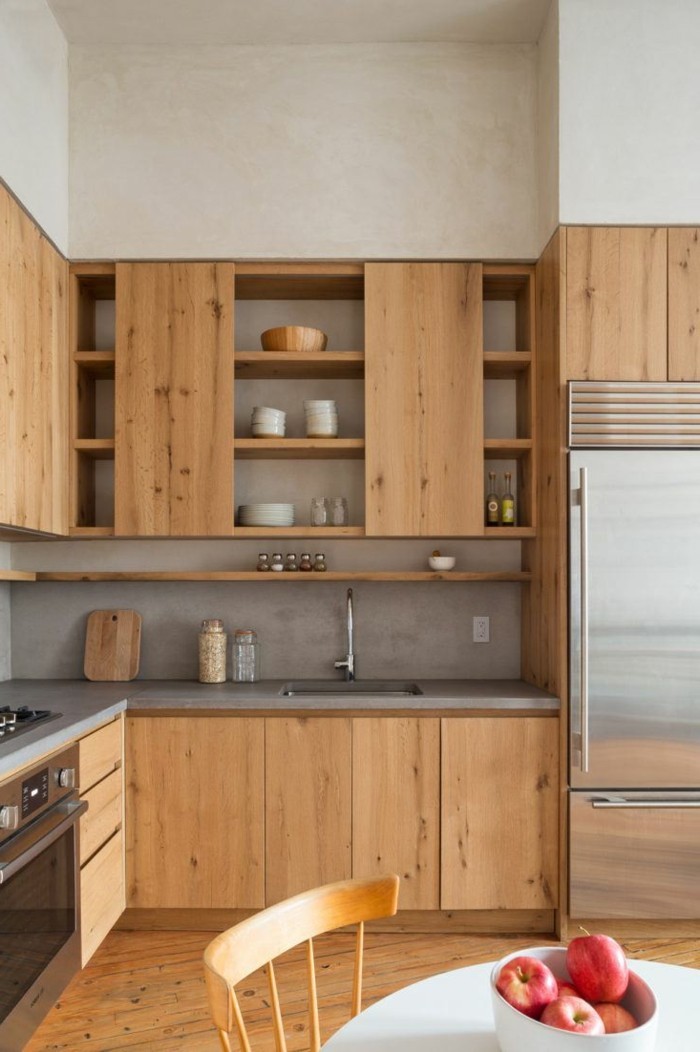 küche einrichten küchenrückwand in betonoptik und hölzerne küchenfronten