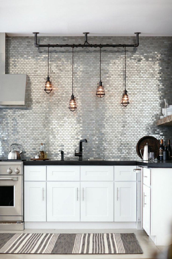 küche einrichten moderne küchenrückwand und weiße küchenschränke