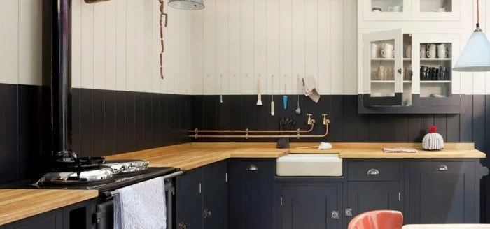 küchenarbeitsplatten holzoptik mit mattem schwarz kombinieren für einen schönen look
