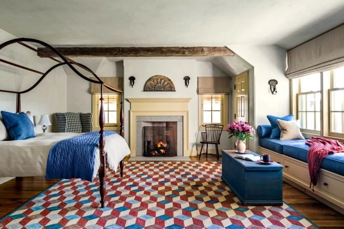 schlafzimmer landhausstil blaue akzente und frischer teppich