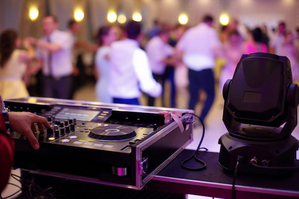 Hochzeitsfeier keine zu laute Musik  sonst gestörte Gäste