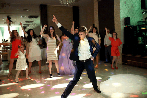 Hochzeitsfeier tanzen sich leicht blamieren