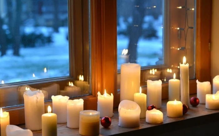 Mit Kerzen dekorieren wohnliche Atmosphäre kreieren