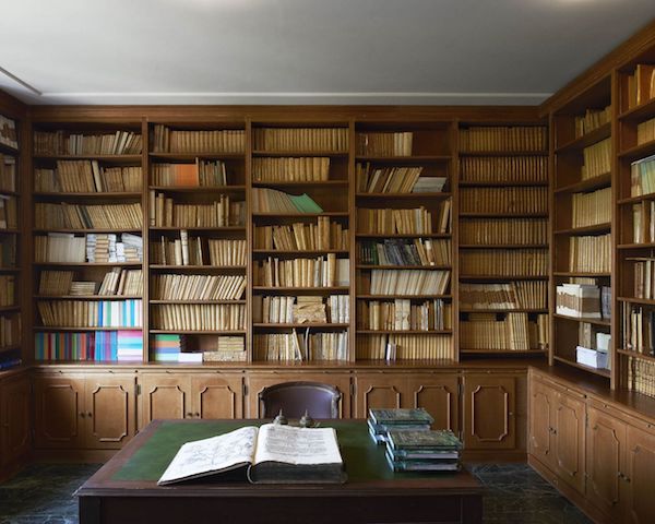Opulente Architektur reichhaltige Bibliothek Villa Les Ceders