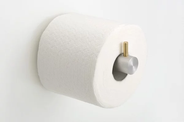 altes handwer als toilettenpapierhalter benutzen