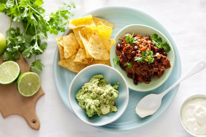 chili sin carne rezepte nachos kidneybohnen guacamole koriander limette