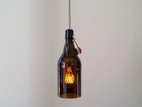Flaschenlampe selber bauen aus leerer Bierflasche mit Deckel 