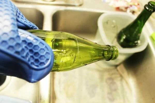 Weinflaschen schneiden für Flaschenlampe 
