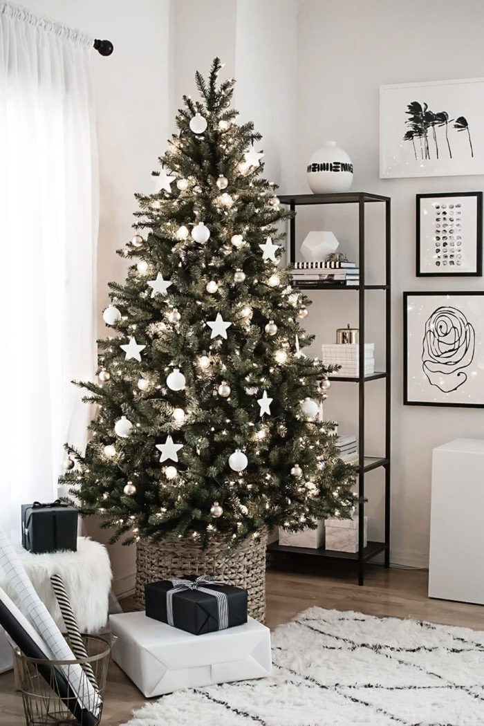 minimalistischer weihnachtsbaum weiß