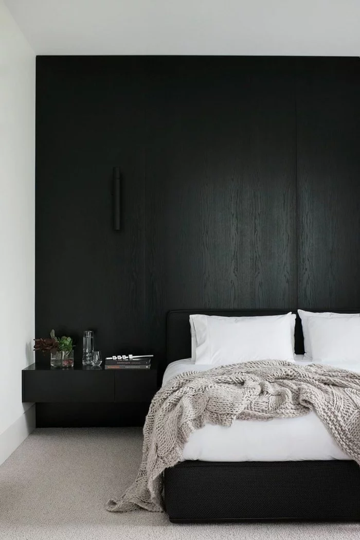 schlafzimmer ideen schwarze akzentwand heller teppichboden
