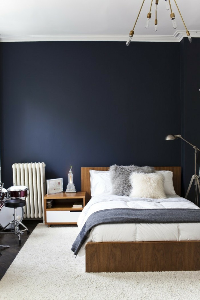 schlafzimmer ideen weißer teppich blaue wände