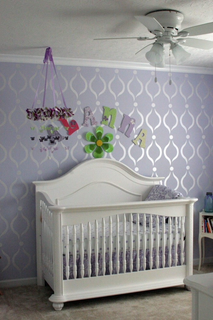 Die Farbe Lila babyzimmer wandgestaltung ideen wandtapeten muster