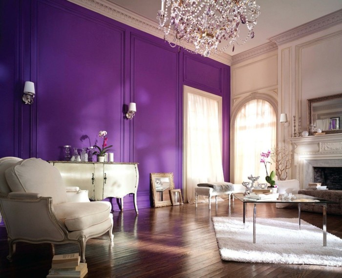 Die Farbe Lila großes wohnzimmer schöner kronleuchter lila wand