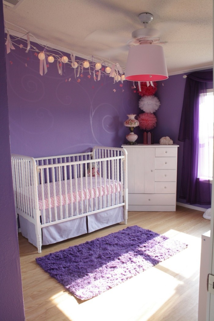 Die Farbe Lila kinderzimmer babyzimmer weiße möbelstücke lila teppich