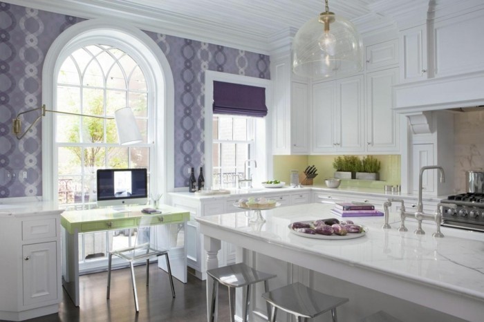 Die Farbe Lila küche weiße kücheninsel lila raffrollo