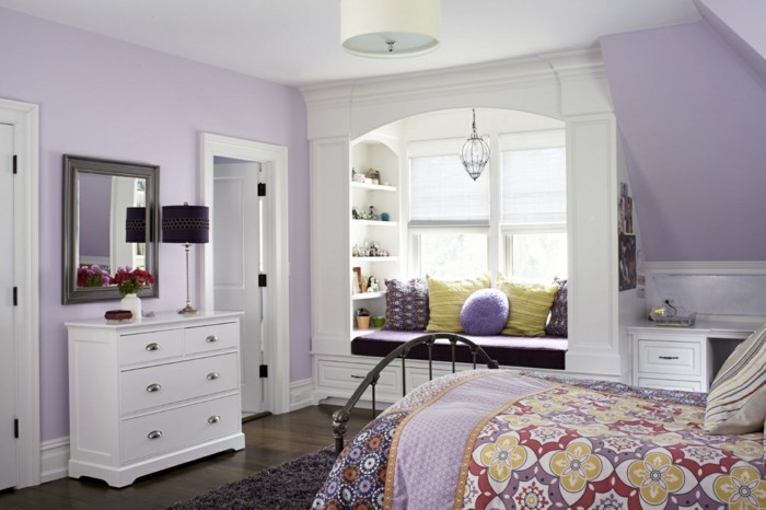 Die Farbe Lila schlafzimmer dachschräge farbige bettwäsche