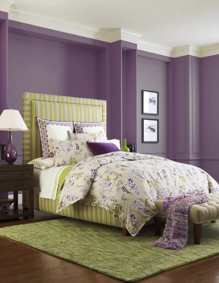 Die Farbe Lila schlafzimmer grüner teppich frische bettwäsche