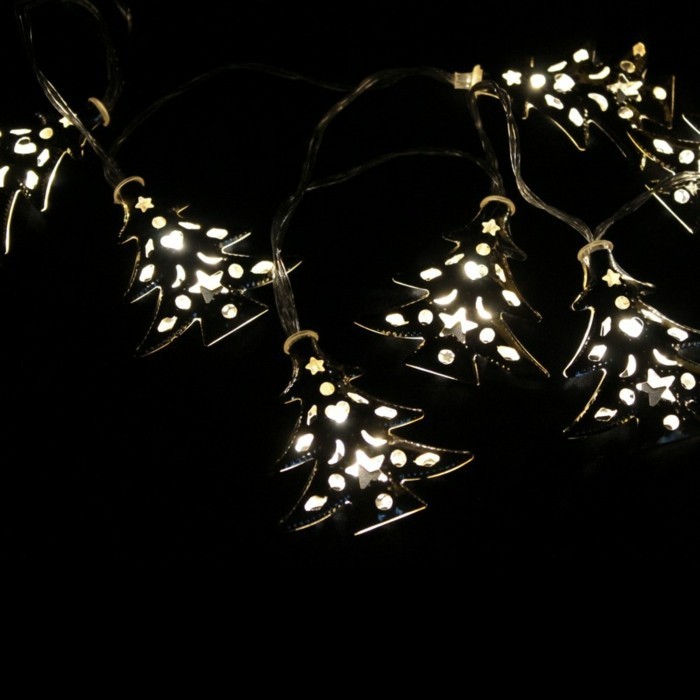 LED Weihnachsbeleuchtung zauberhafte tannenbaeume mit loch
