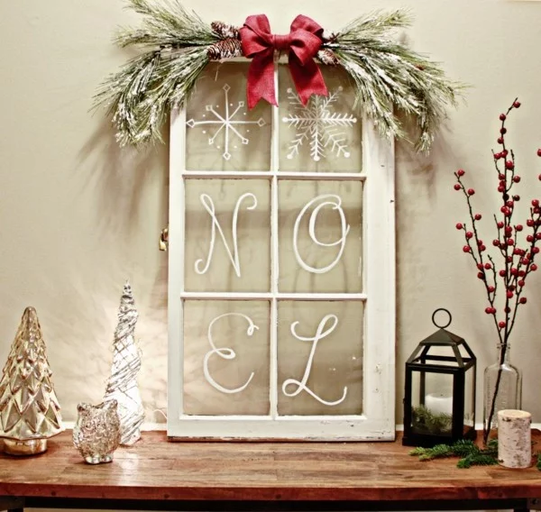 Rustikale Weihnachtsdeko mit Fenster