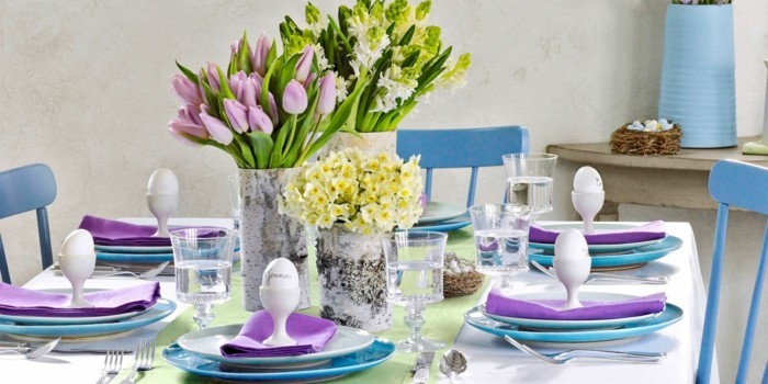 Selbstgemachter Tischset für Ostern mit weißen und lila Farben
