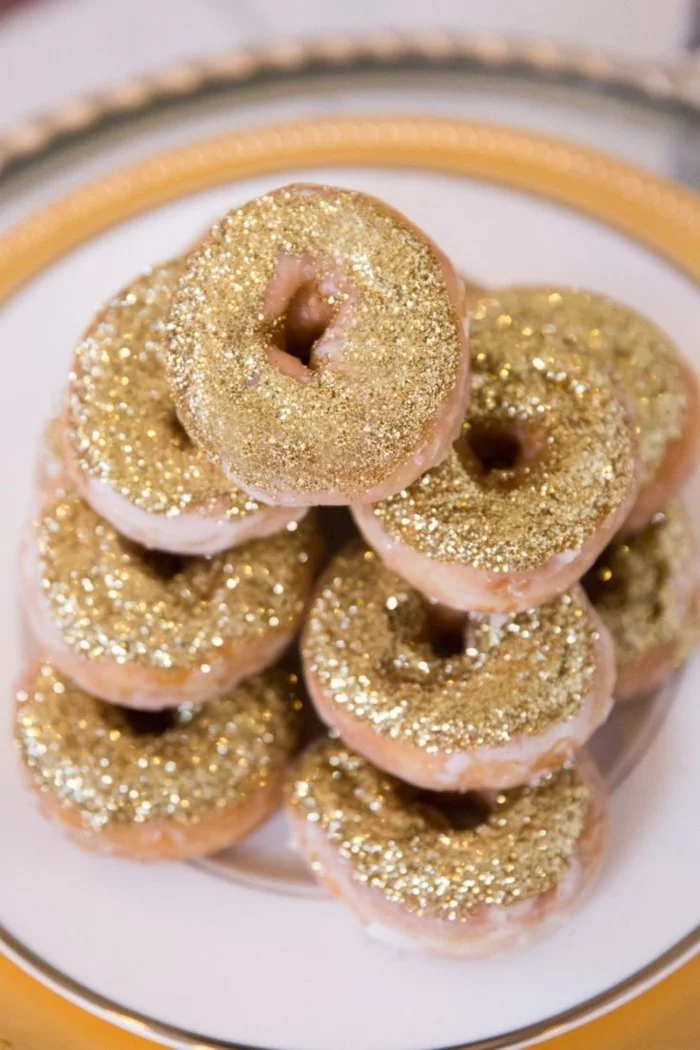 Weihnachtsdeko Ideen mit der Farbe Gold Donuts