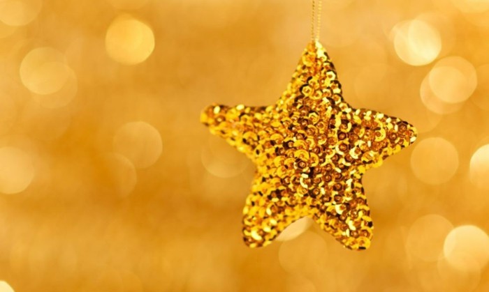 Weihnachtsdeko Ideen mit der Farbe Gold Sterne basteln