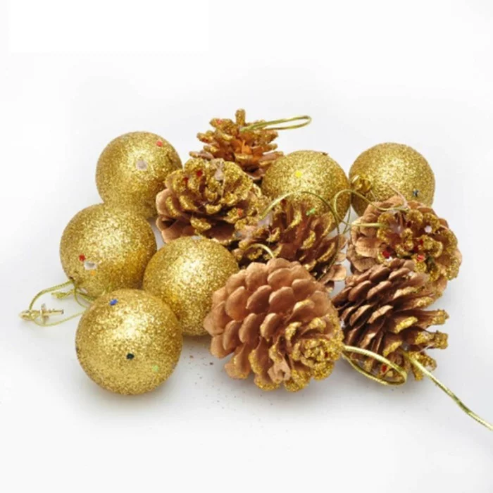 Weihnachtsdeko Ideen mit der Farbe Gold Tannenzapfen