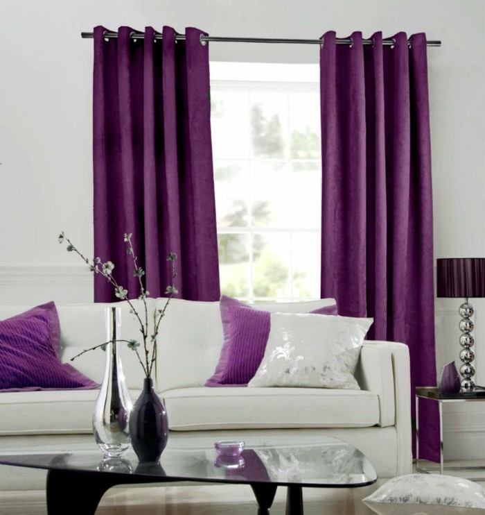 die farbe lila wohnzimmer lavendel farbe elemente weißes wohnzimmersofa