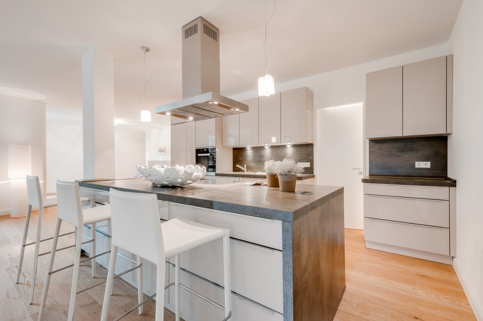 Offene Küche in Weiß - Tipps und Ideen für die super moderne Gestaltung