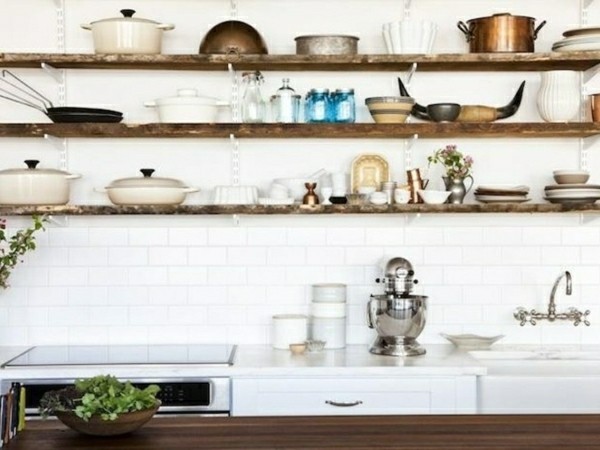 Küchenoberschränke und Regale für minimalistische Einrichtungskonzepte