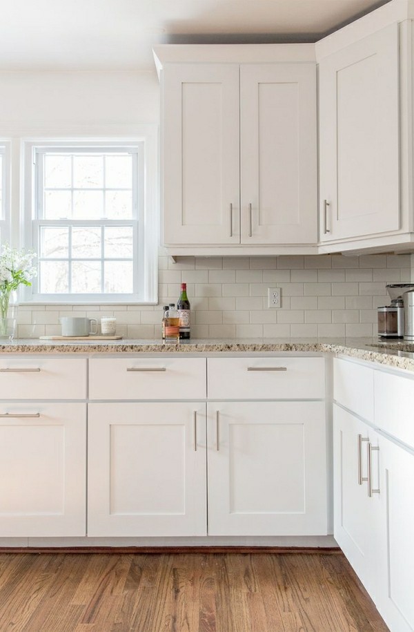 Küchenoberschränke und Regale für minimalistische Einrichtungskonzepte