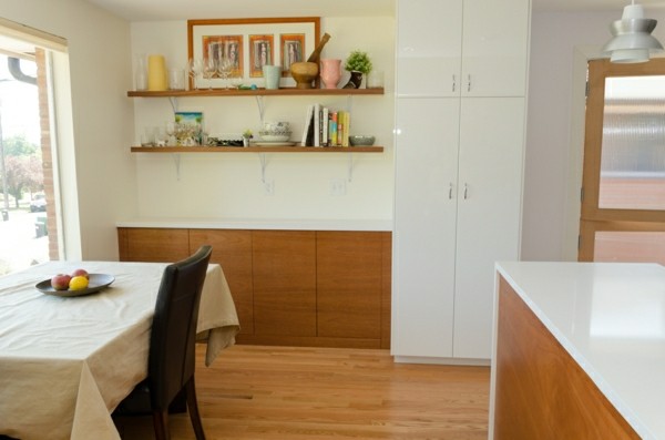 Küchenoberschränke und Regale für minimalistische Einrichtungskonzepte