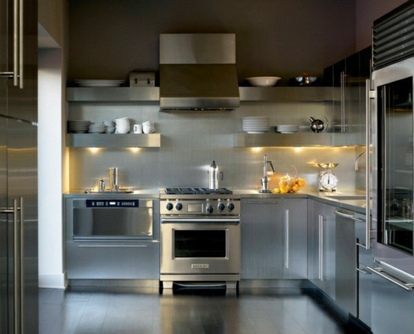 Küchenoberschränke und Regale für minimalistische Einrichtungskonzepte