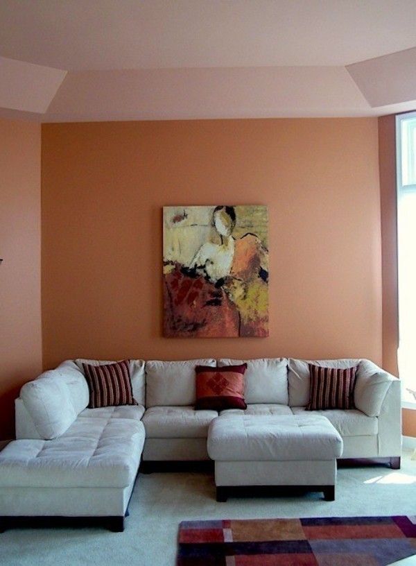 wandfarbe apricot wohnzimmer helles sofa farbiges gemälde