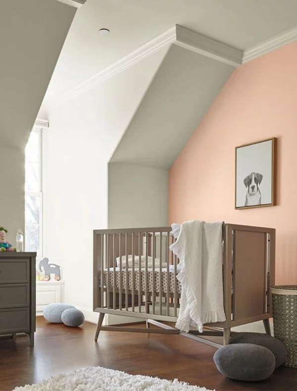 Wandfarbe Apricot im Babyzimmer für eine Akzentwand mit Bild