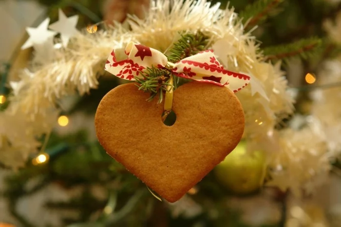 weihnachtsschmuck basteln mit naturmaterialien weihnachtskekse christbaumschmuck lebkuchen herz